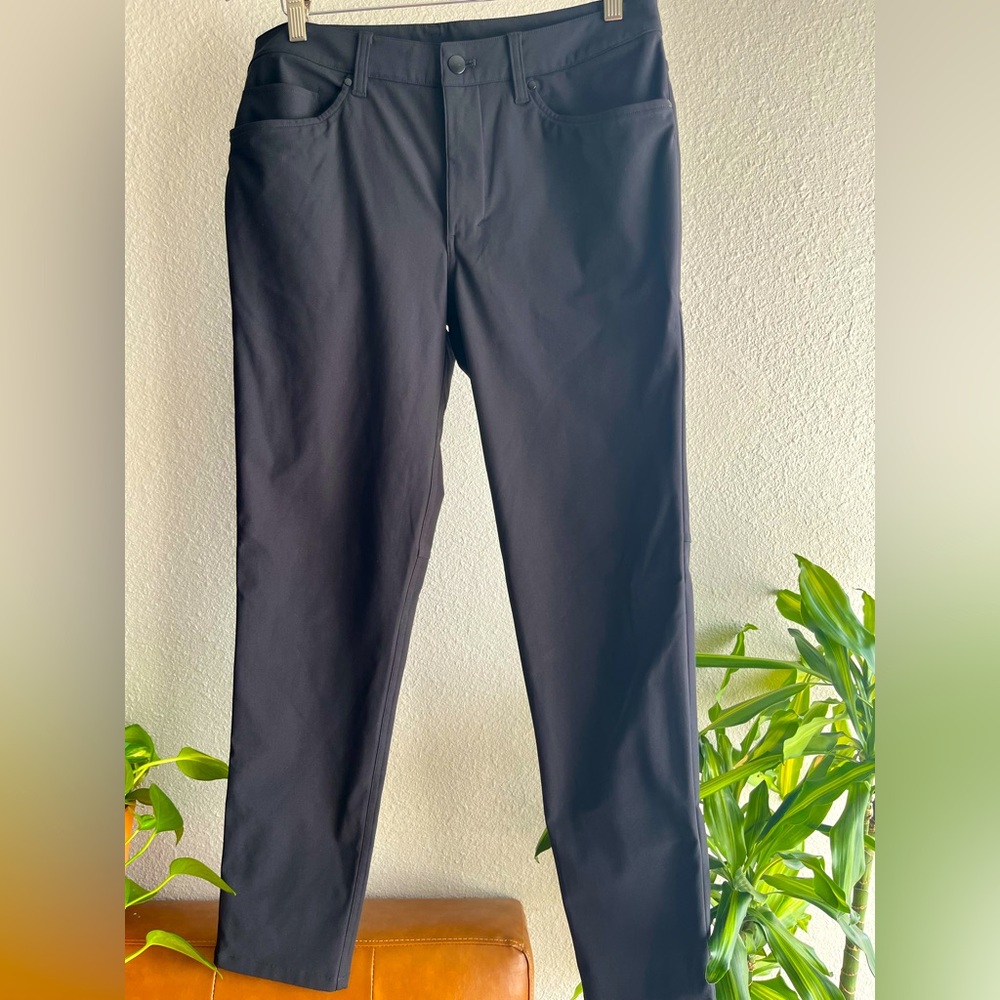 LULULEMON ABC PANTS (BLACK SIZE 32) USED WITH NO TAG